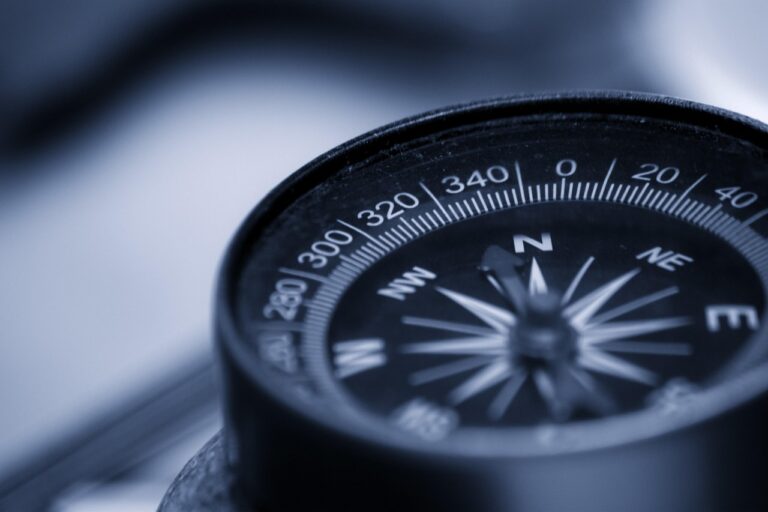 compass, orientation, map, address, north, south, navigation, travel, hiking, east, adventure, exploration, geography, nature, symbol, discovery, leadership, disoriented, nautical-5261062.jpg